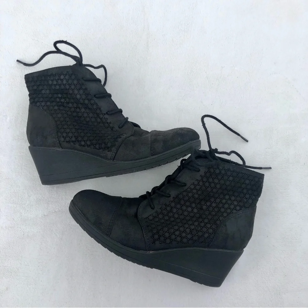 Kohls Boots Booties Ankle Wedge Girls Sz. 2 Laser Cut